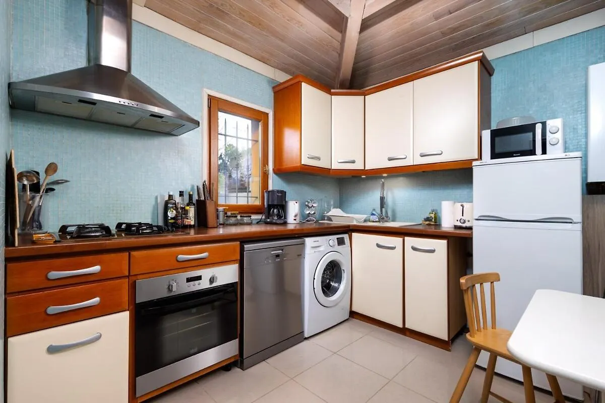 Maison Nicoise, Jardin, Piscine, Parking Double 尼斯 0*,